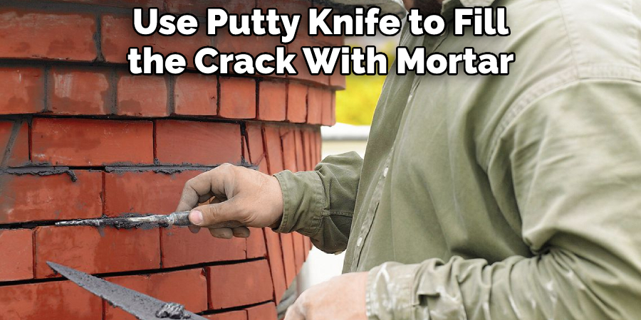 Use Putty Knife to Fill the Crack With Mortar