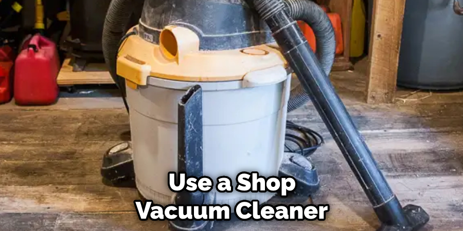  Use a Shop Vacuum Cleaner