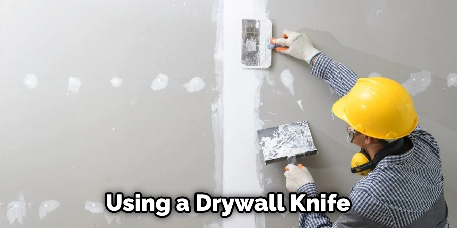 Using a Drywall Knife