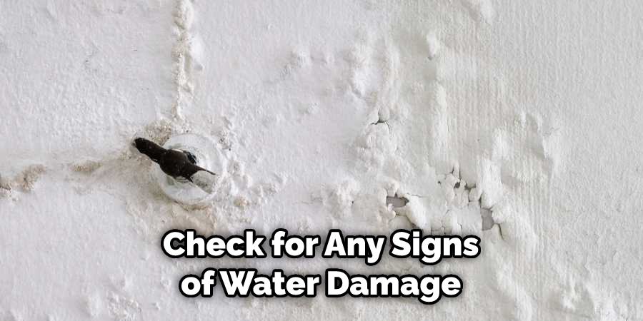  Check for Any Signs of Water Damage