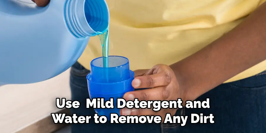  Use Mild Detergent and Water to Remove Any Dirt