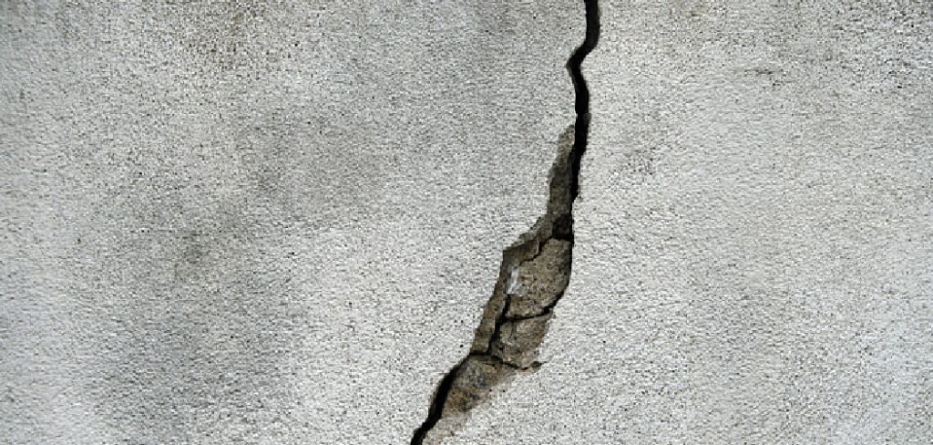 How to Repair Hairline Cracks in Plaster Walls