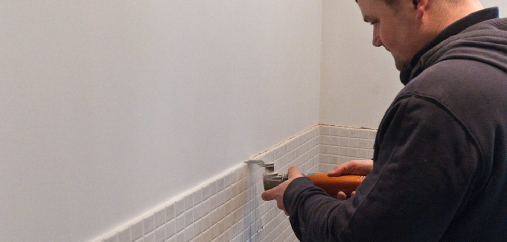 How to Cut Plaster Wall