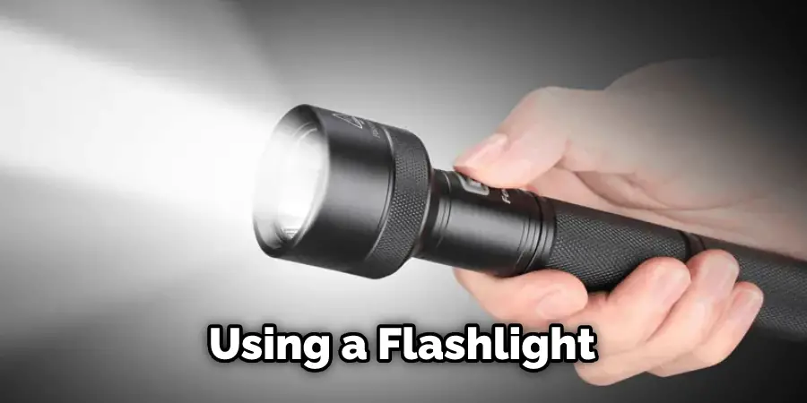  Using a Flashlight