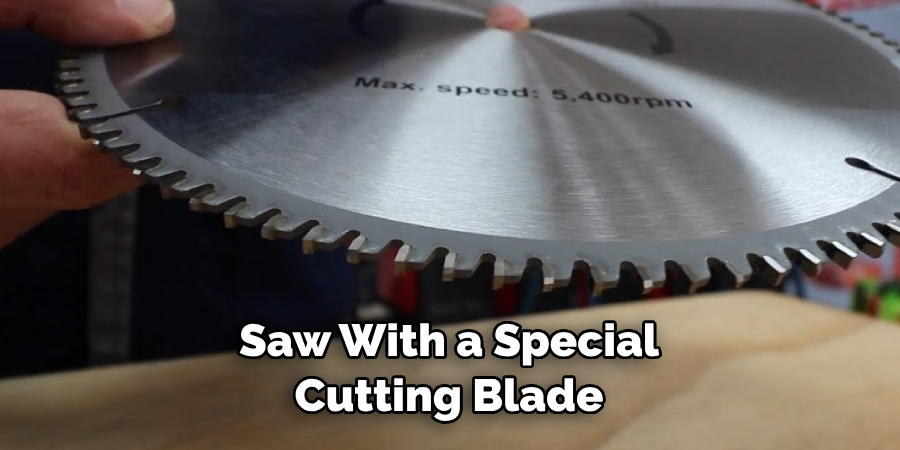 Saw With a Special Cutting Blade