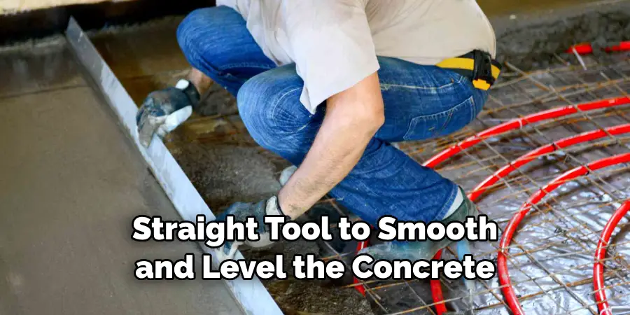 Straight Tool to Smooth and Level the Concrete